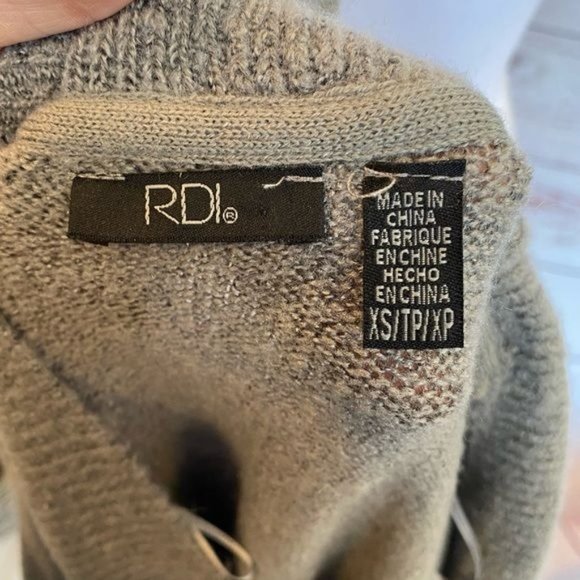 RDI Deep V-Neck Tunic Knit Split Hem Sweater NWT - Picture 9 of 11